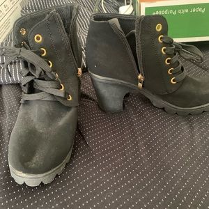 Black suede heel boot